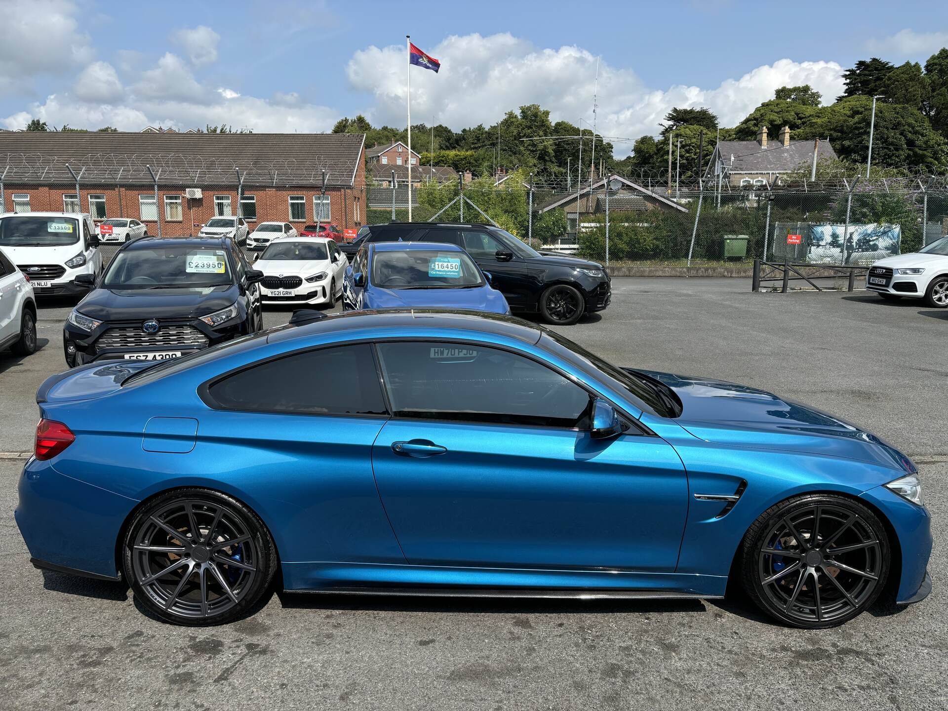 BMW M4 COUPE in Down