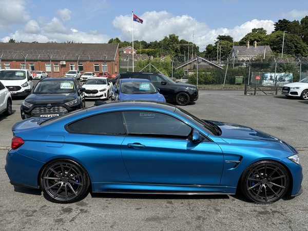 BMW M4 COUPE in Down