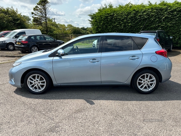 Toyota Auris HATCHBACK in Antrim