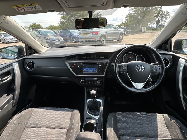 Toyota Auris HATCHBACK in Antrim