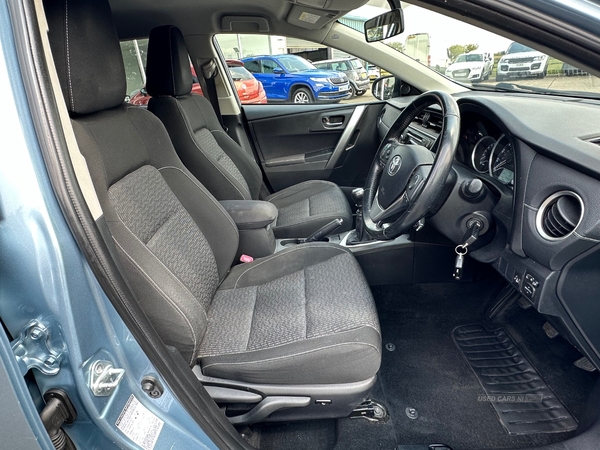 Toyota Auris HATCHBACK in Antrim