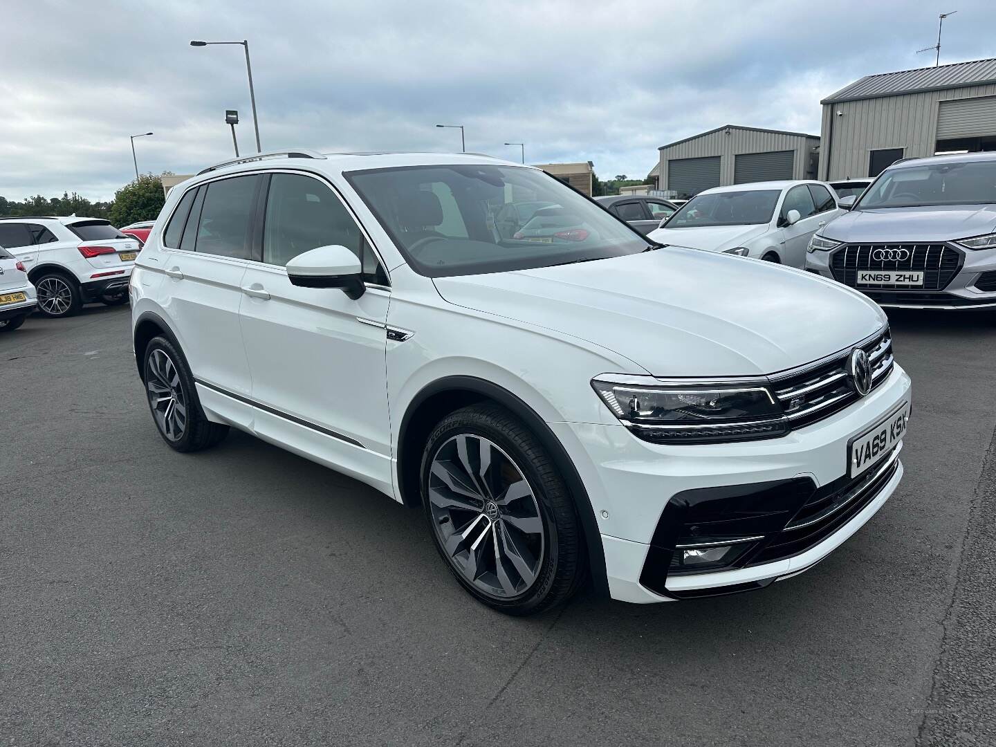 Volkswagen Tiguan ESTATE in Down