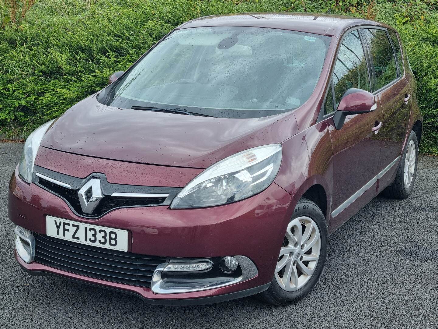 Renault Scenic DIESEL ESTATE in Armagh