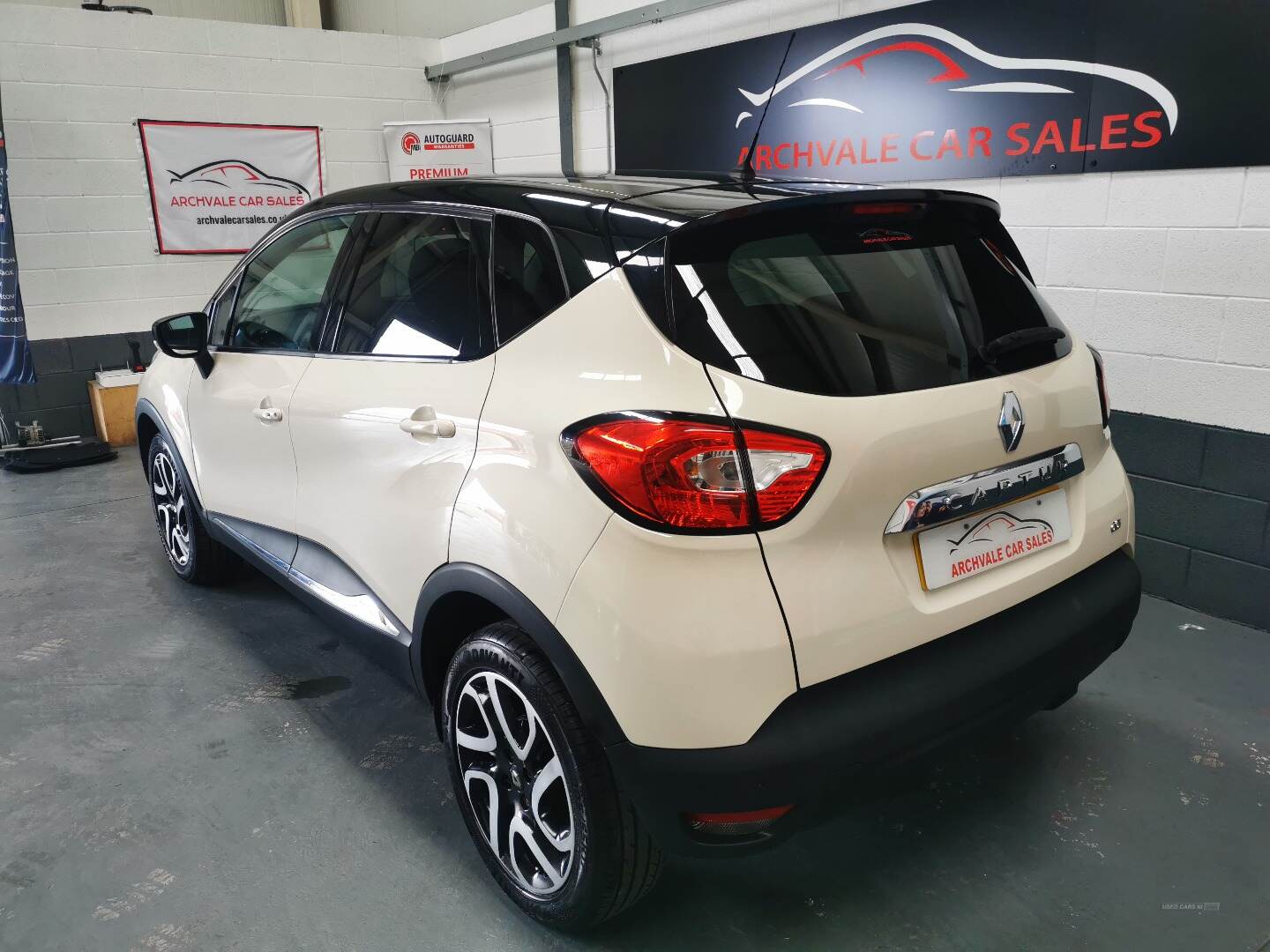 Renault Captur DIESEL HATCHBACK in Down