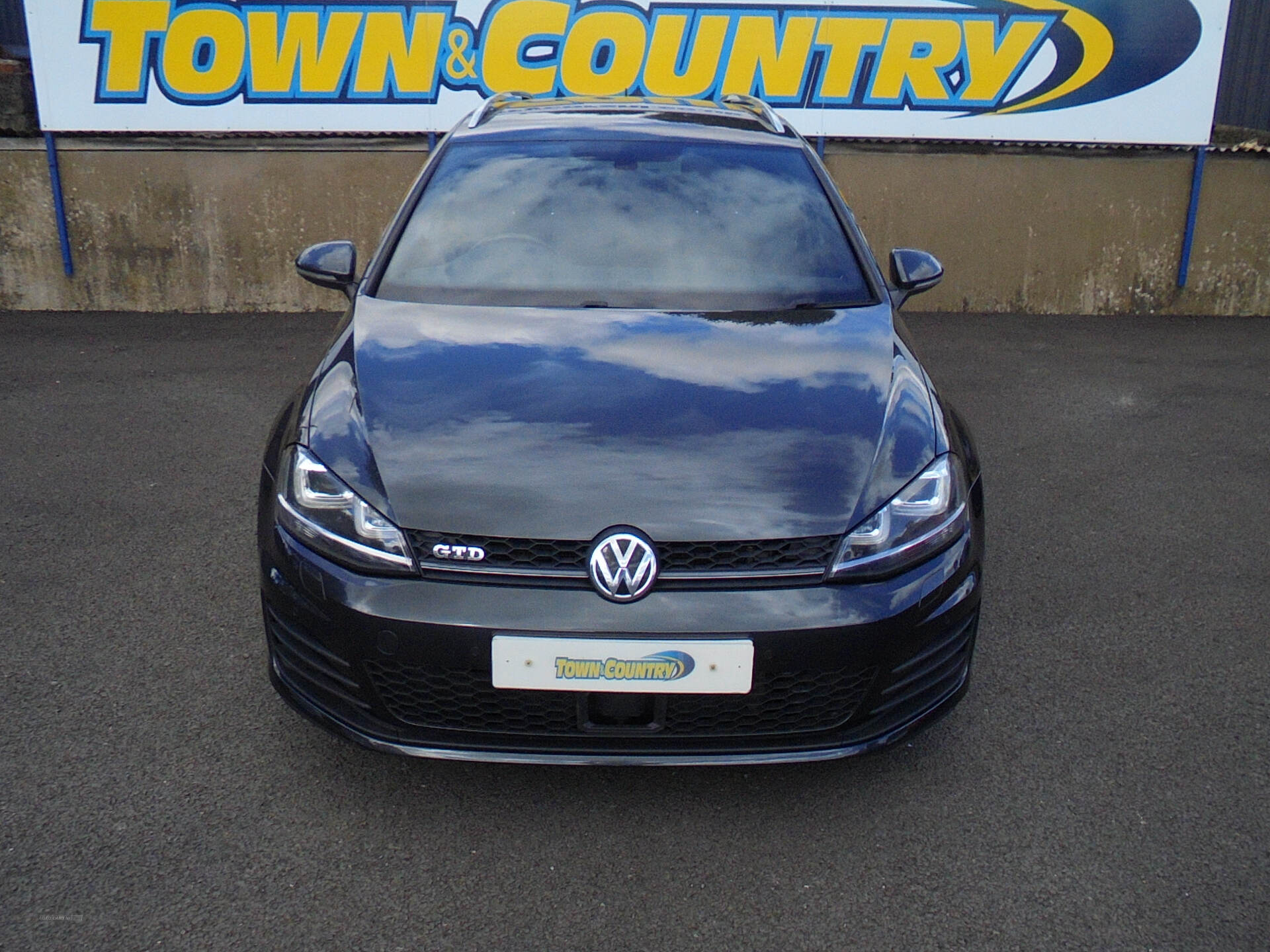 Volkswagen Golf DIESEL ESTATE in Antrim