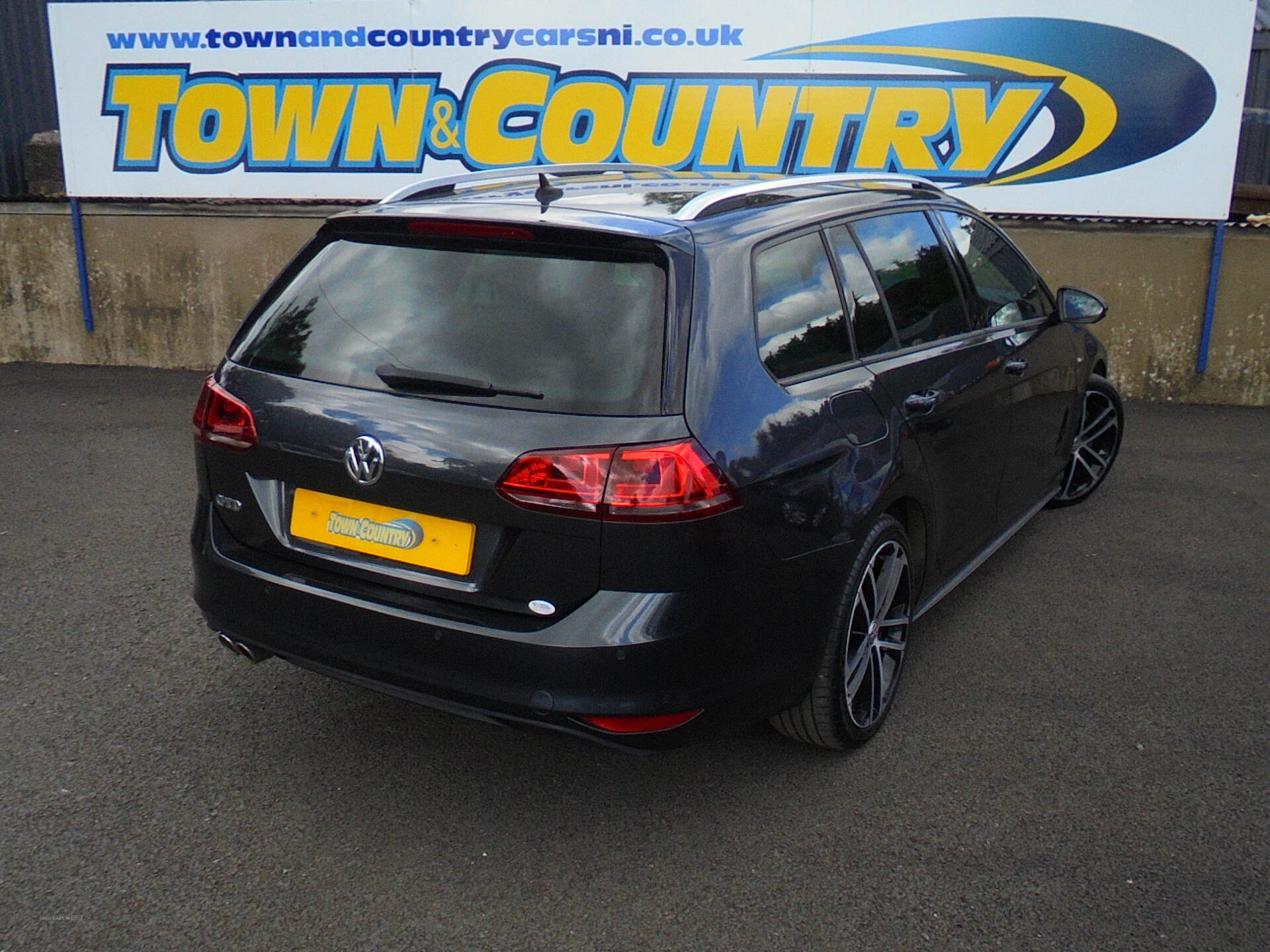 Volkswagen Golf DIESEL ESTATE in Antrim