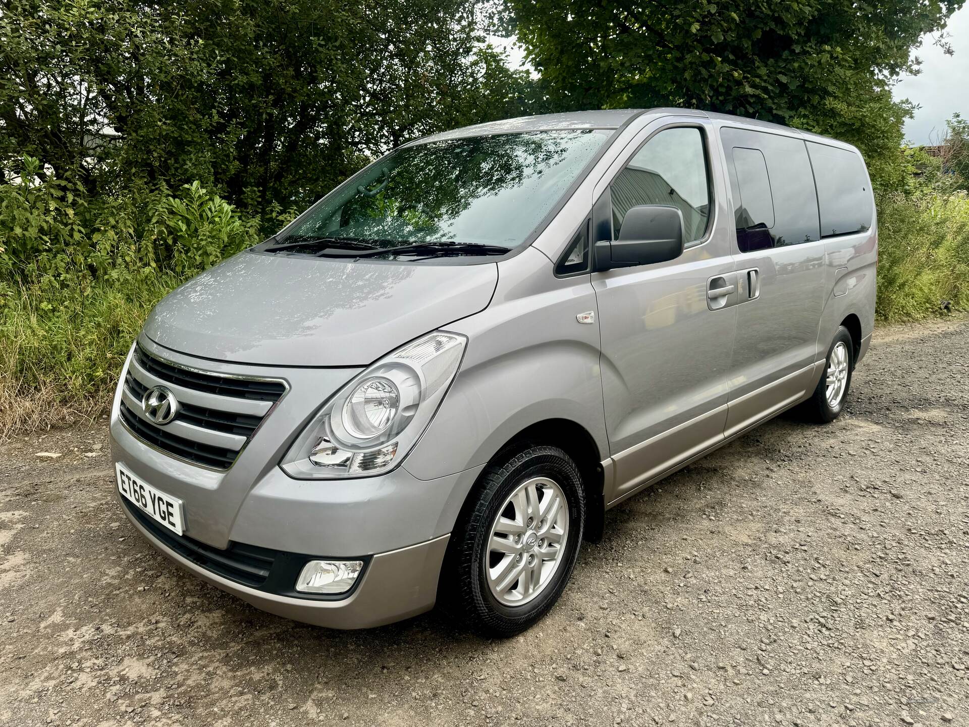 Feb 2017 Hyundai i800 2.5 CRDi [136] SE 5dr