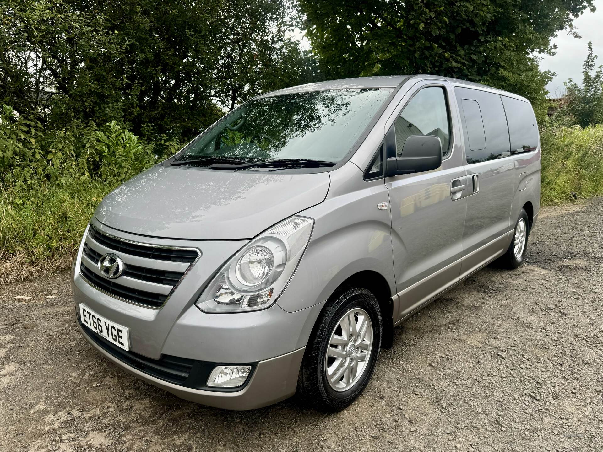 Feb 2017 Hyundai i800 2.5 CRDi [136] SE 5dr