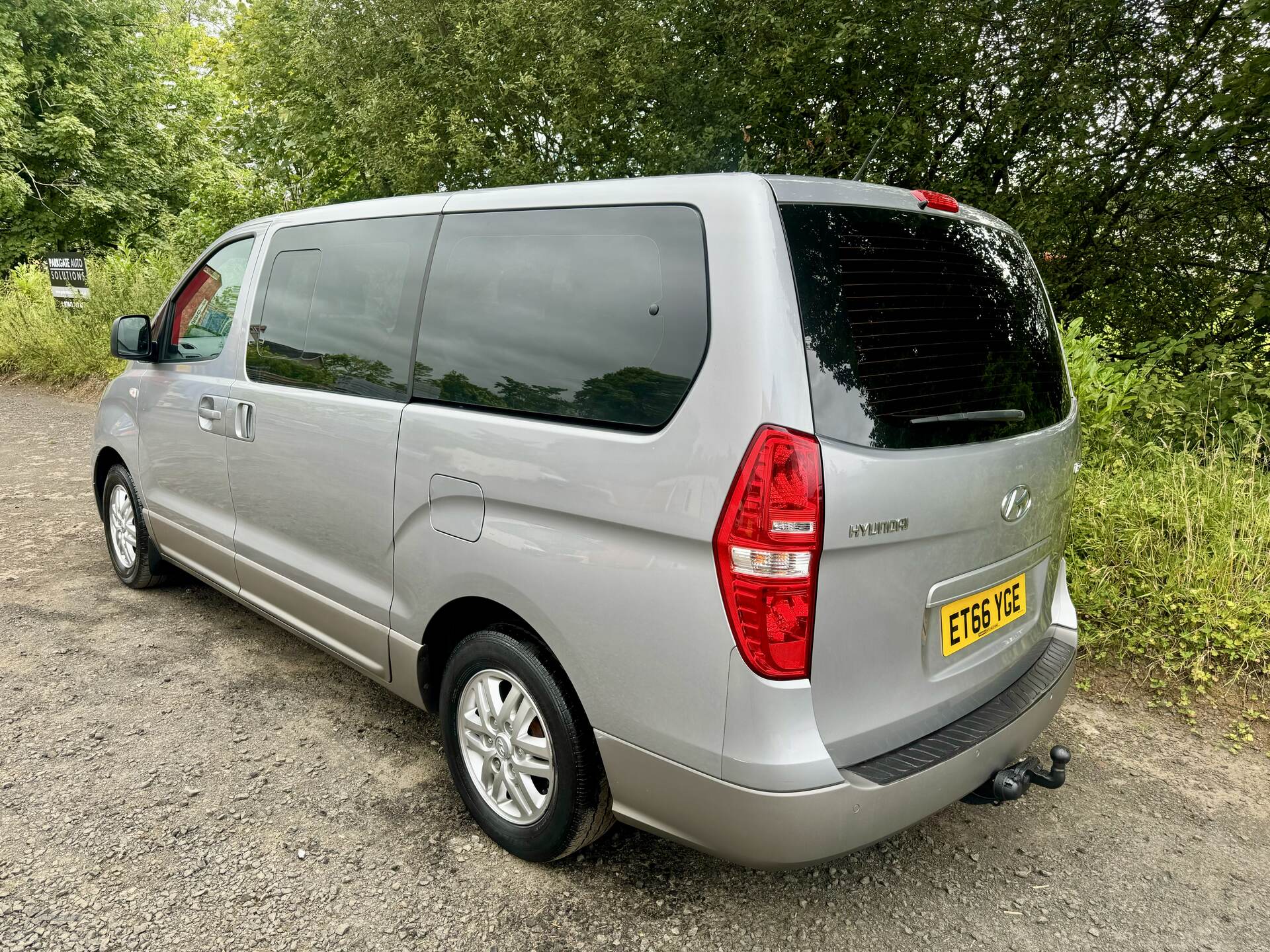 Feb 2017 Hyundai i800 2.5 CRDi [136] SE 5dr