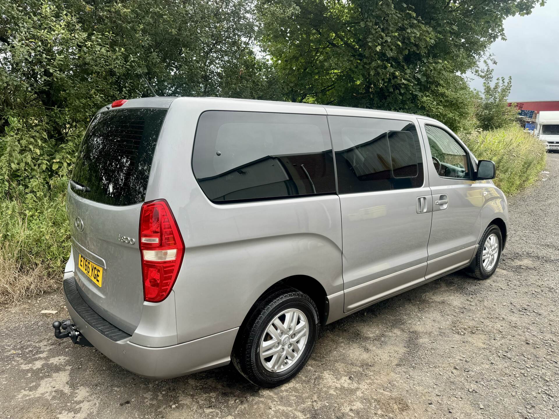 Feb 2017 Hyundai i800 2.5 CRDi [136] SE 5dr