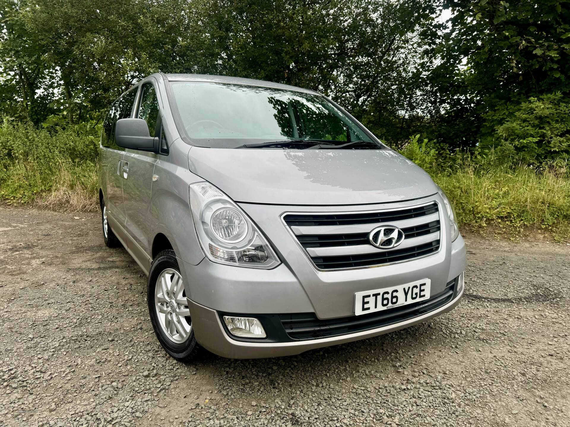 Feb 2017 Hyundai i800 2.5 CRDi [136] SE 5dr