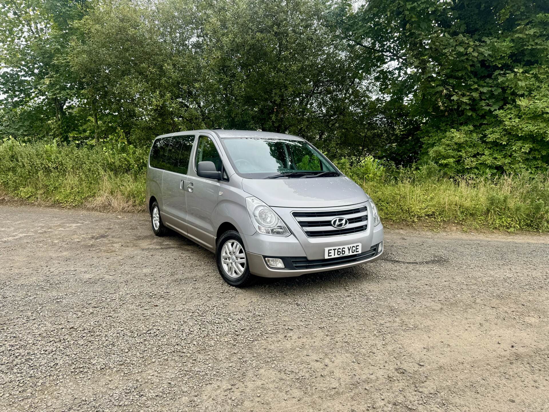 Feb 2017 Hyundai i800 2.5 CRDi [136] SE 5dr