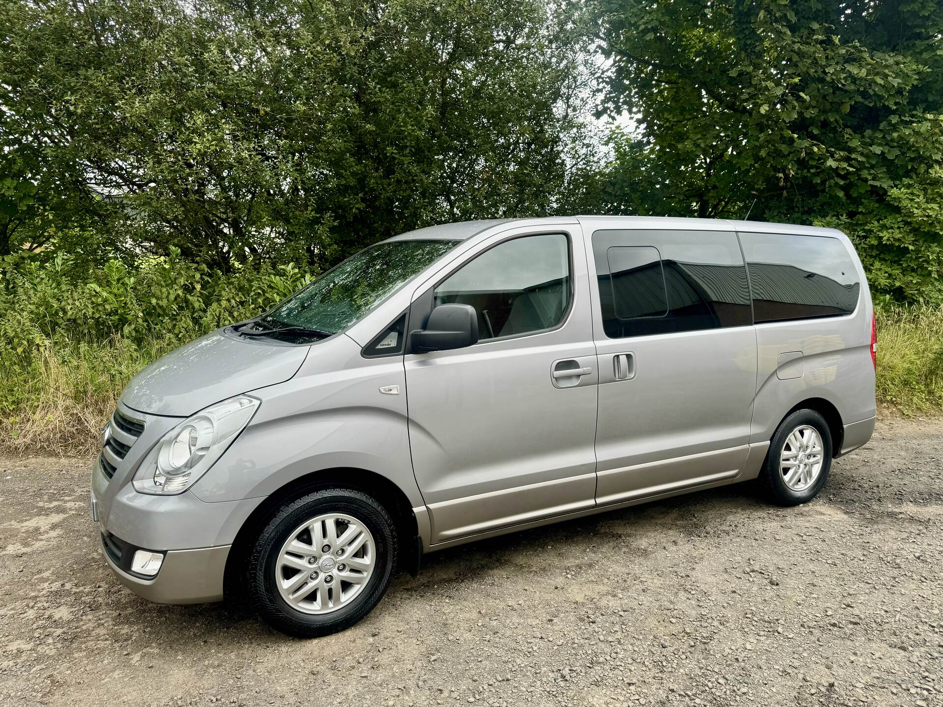 Feb 2017 Hyundai i800 2.5 CRDi [136] SE 5dr