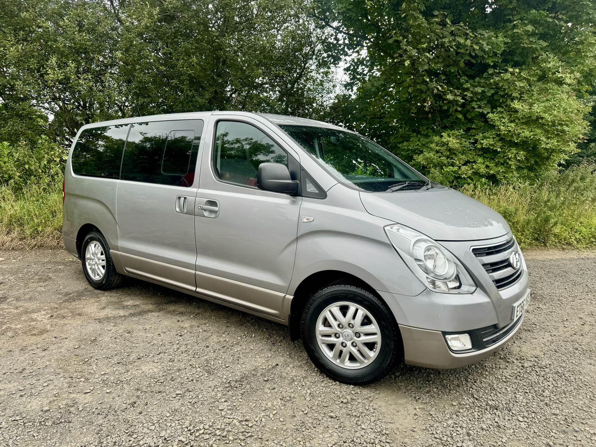 Feb 2017 Hyundai i800 2.5 CRDi [136] SE 5dr