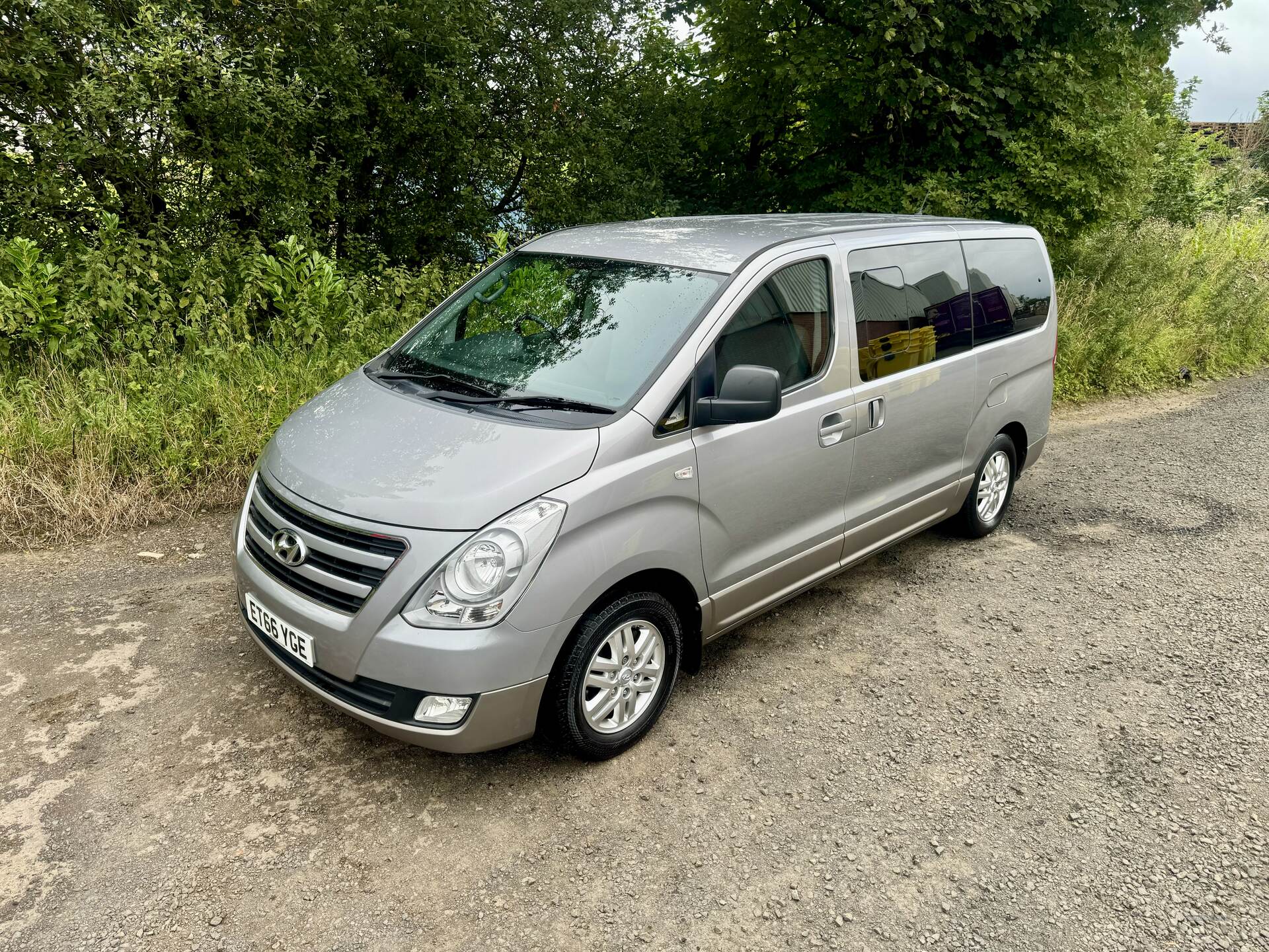 Feb 2017 Hyundai i800 2.5 CRDi [136] SE 5dr