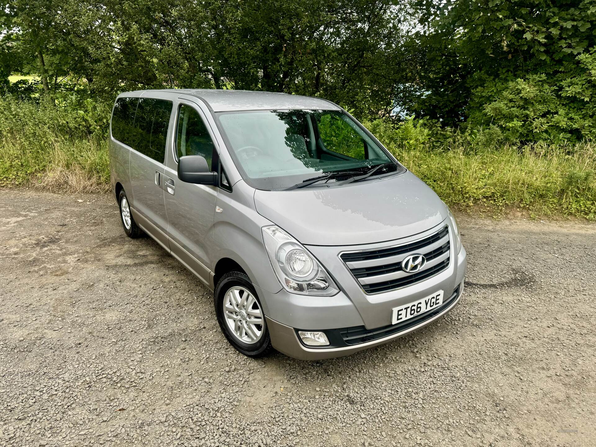 Feb 2017 Hyundai i800 2.5 CRDi [136] SE 5dr