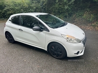 Peugeot 208 HATCHBACK in Antrim