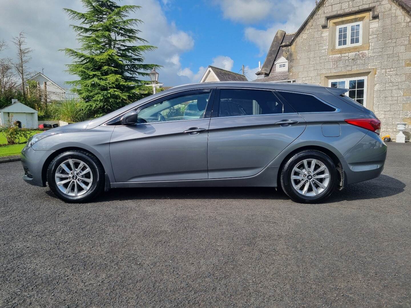 Hyundai i40 DIESEL TOURER in Derry / Londonderry