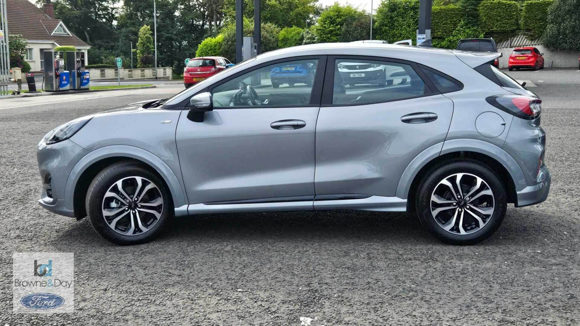 Jul 2024 Ford Puma 1.0 EcoBoost Hybrid mHEV ST-Line 5dr