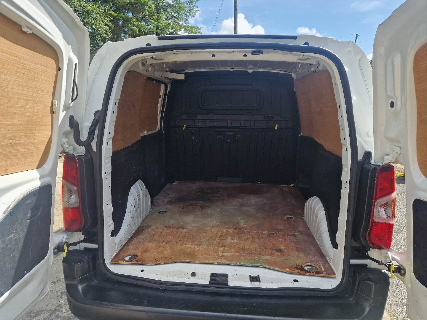 Aug 2019 Peugeot Partner 1000 1.5 BlueHDi 100 Professional Van