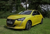 Peugeot 208 1.2 PureTech Allure Premium + Euro 6 (s/s) 5dr in Down