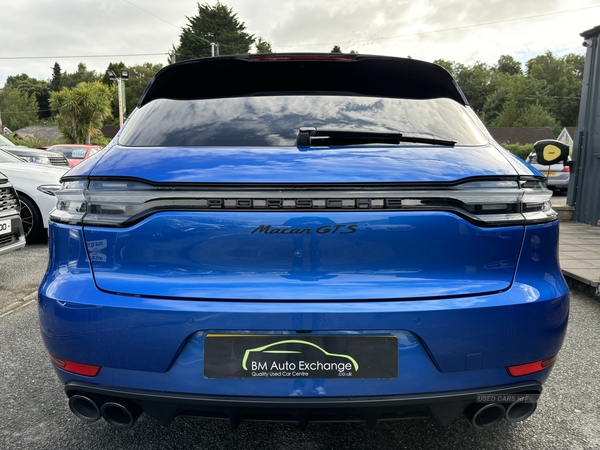 Porsche Macan ESTATE in Down