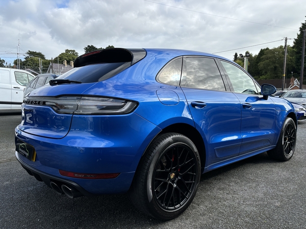 Porsche Macan ESTATE in Down