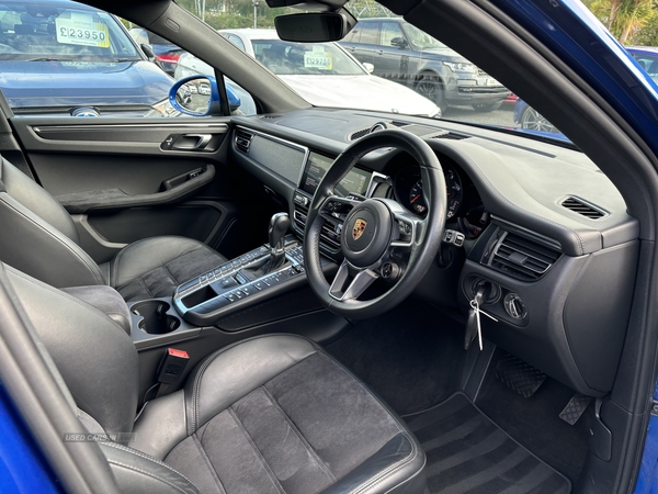 Porsche Macan ESTATE in Down