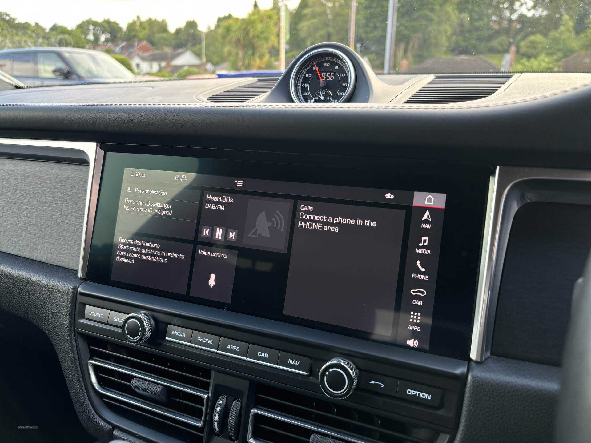 Porsche Macan ESTATE in Down