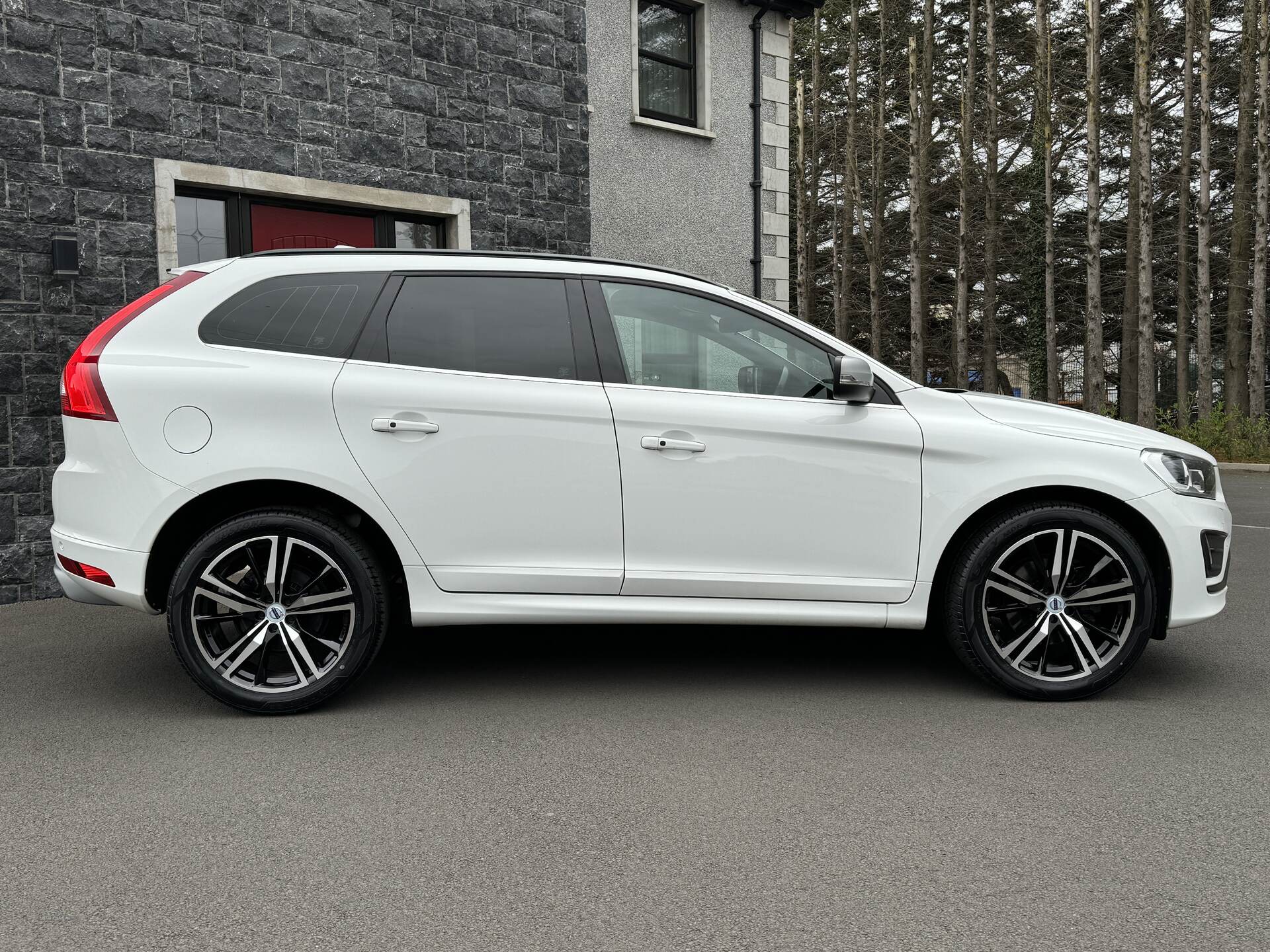 Volvo XC60 DIESEL ESTATE in Antrim