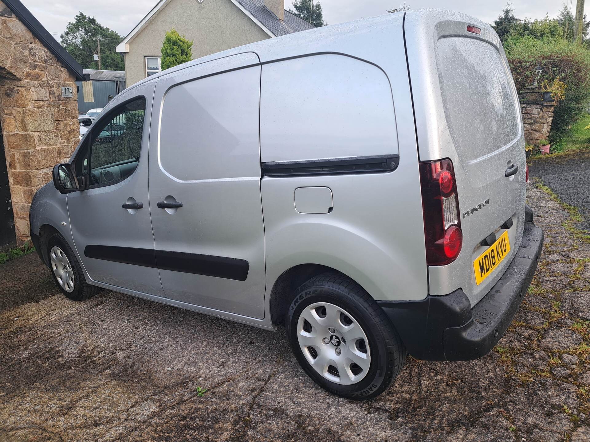 Jun 2018 Peugeot Partner 850 1.6 BlueHDi 100 Professional Van [non SS]