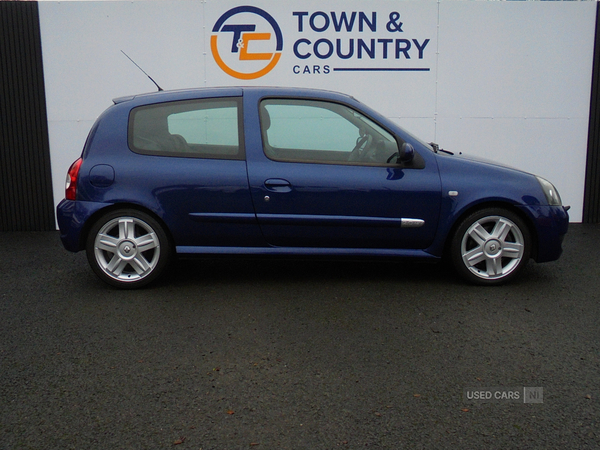 Renault Clio in Antrim