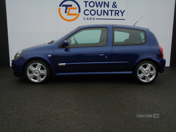 Renault Clio in Antrim