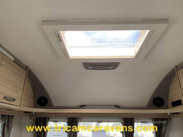 2016 Coachman Vision 560/4, Fixed Bed