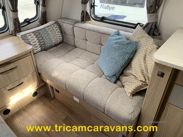 2016 Coachman Vision 560/4, Fixed Bed