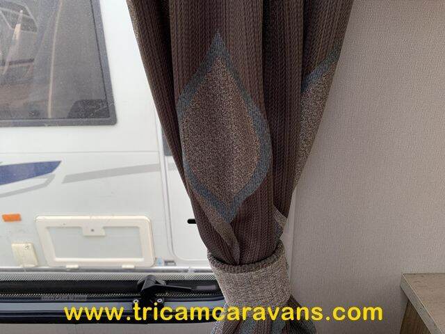 2016 Coachman Vision 560/4, Fixed Bed