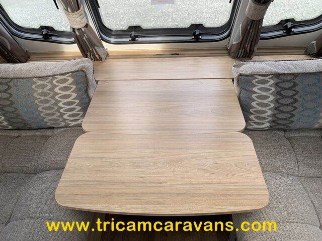 2016 Coachman Vision 560/4, Fixed Bed