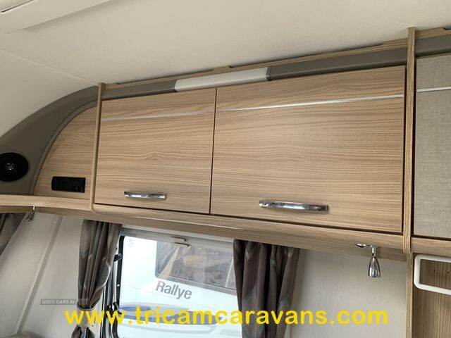 2016 Coachman Vision 560/4, Fixed Bed