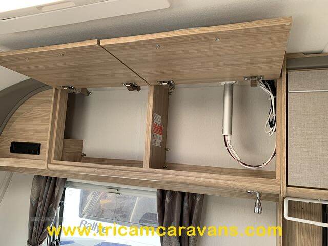 2016 Coachman Vision 560/4, Fixed Bed