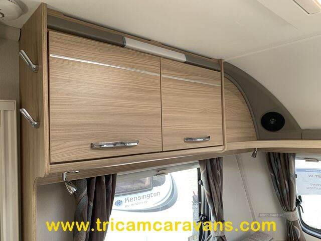 2016 Coachman Vision 560/4, Fixed Bed