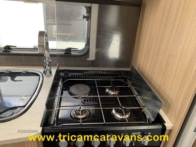 2016 Coachman Vision 560/4, Fixed Bed