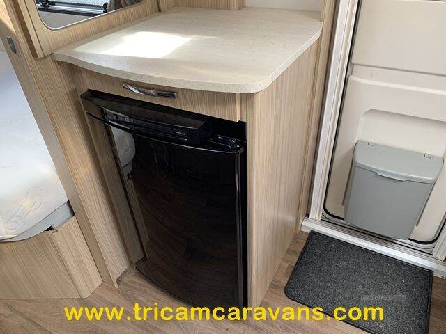2016 Coachman Vision 560/4, Fixed Bed