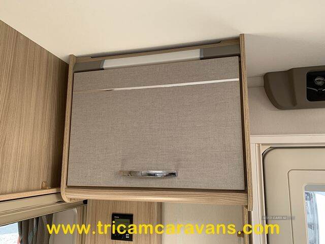 2016 Coachman Vision 560/4, Fixed Bed