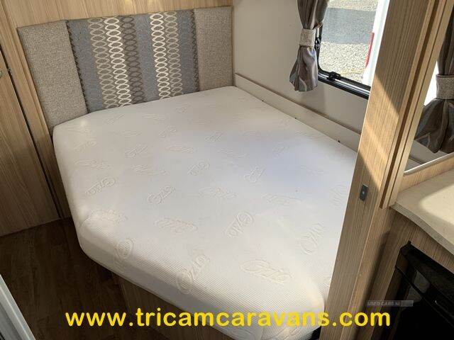 2016 Coachman Vision 560/4, Fixed Bed