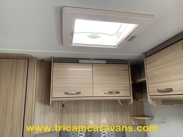 2016 Coachman Vision 560/4, Fixed Bed