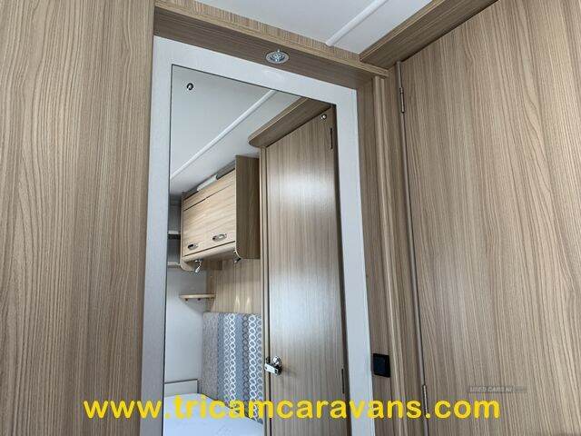 2016 Coachman Vision 560/4, Fixed Bed
