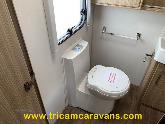 2016 Coachman Vision 560/4, Fixed Bed