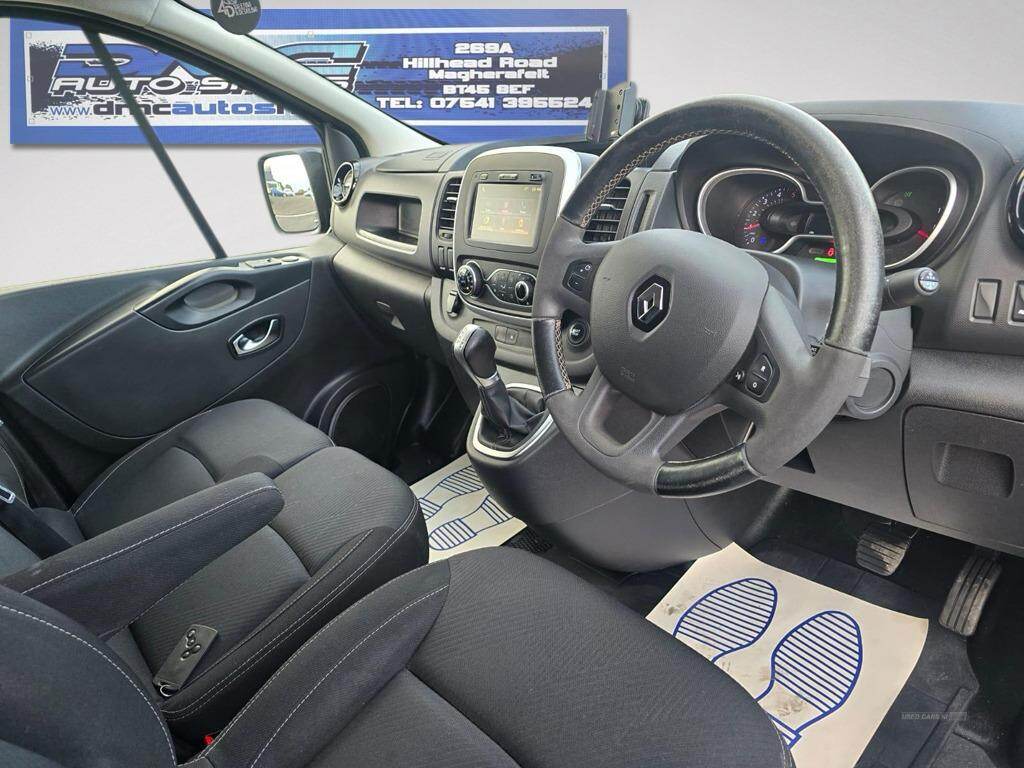 Oct 2020 Renault Trafic LL30 ENERGY dCi 170 Black Edition Van EDC