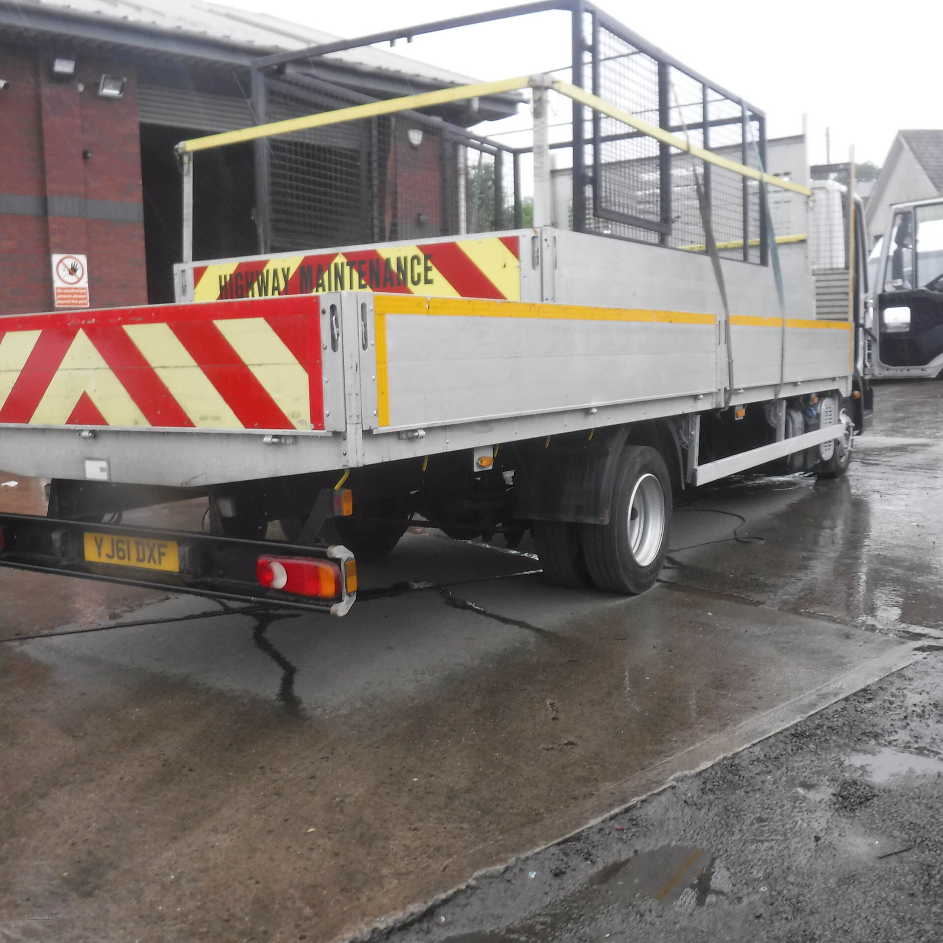 Iveco Eurocargo 20ft 10" aluminium dropside . in Down