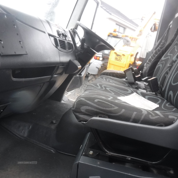 Iveco Eurocargo 20ft 10" aluminium dropside . in Down